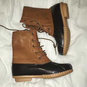 Duck boots